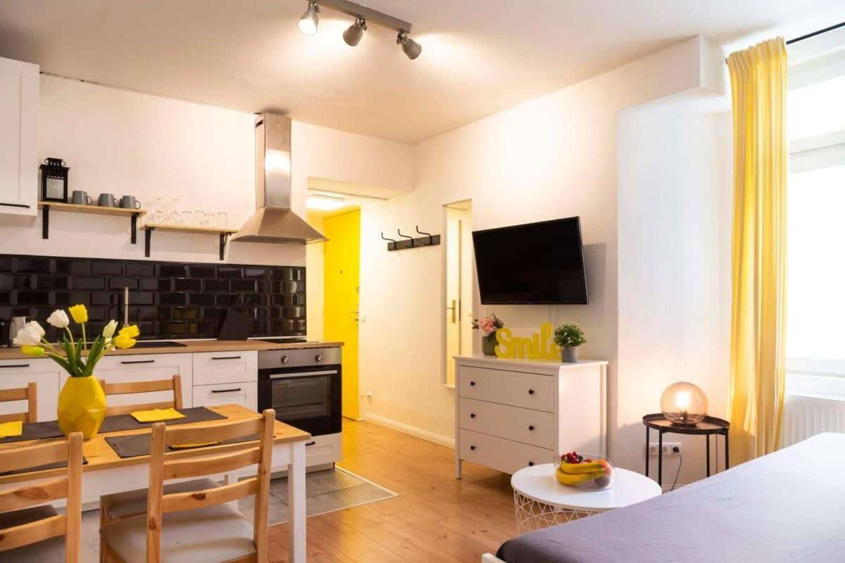 2 Bedroom In Great Location In Kreuzberg Берлин Екстериор снимка