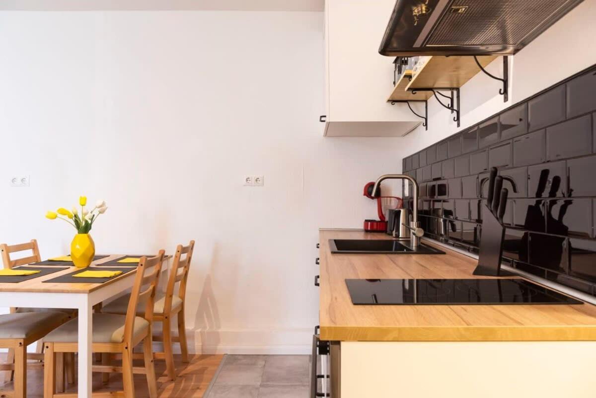 2 Bedroom In Great Location In Kreuzberg Берлин Екстериор снимка