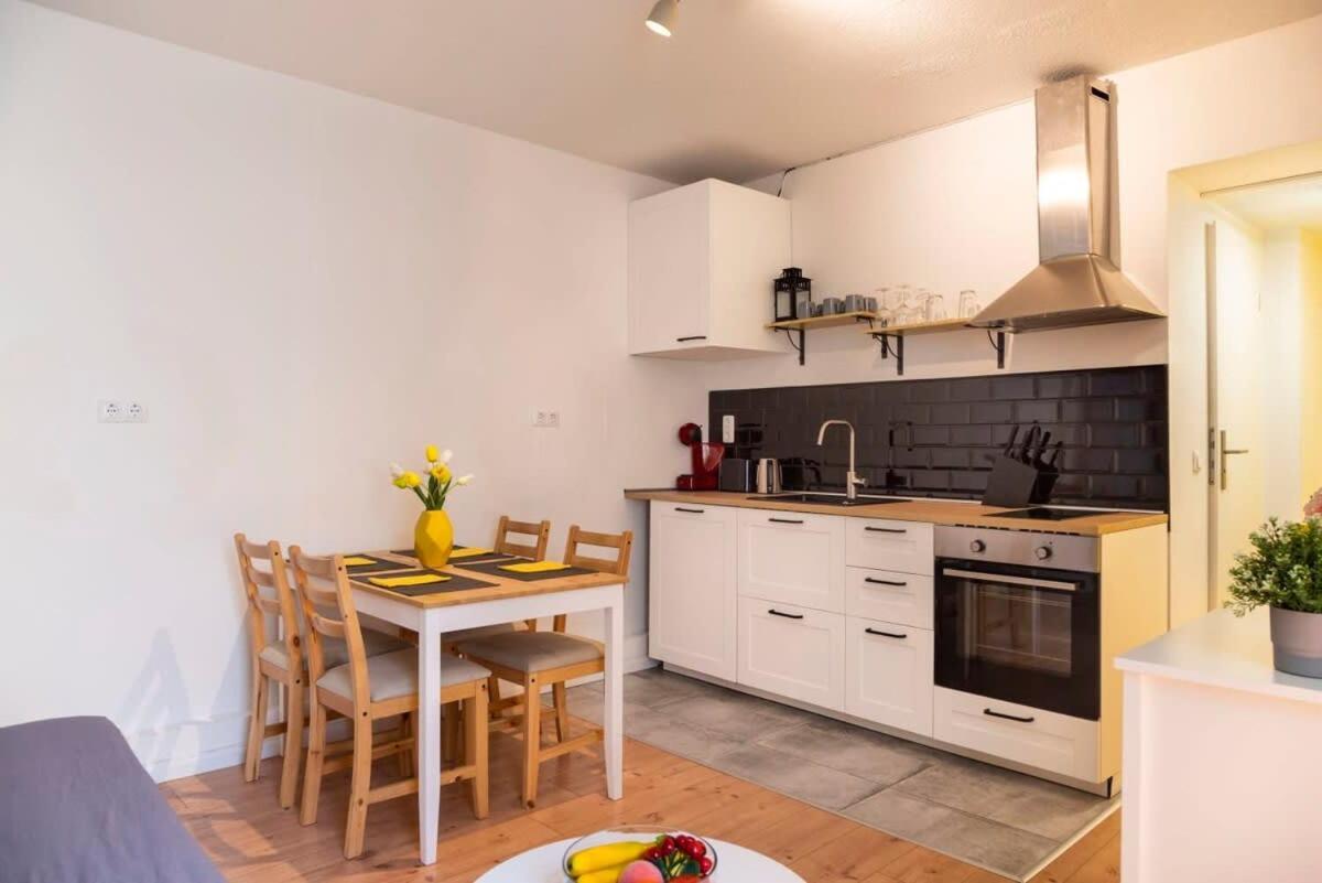 2 Bedroom In Great Location In Kreuzberg Берлин Екстериор снимка